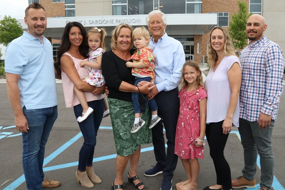 Nuyen Family, 9 people pictured.