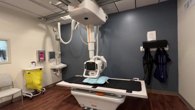 X-ray machine and table 