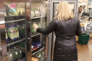 Image of someone shopping at Bronson Market on south campus of Bronson Methodist Hospital